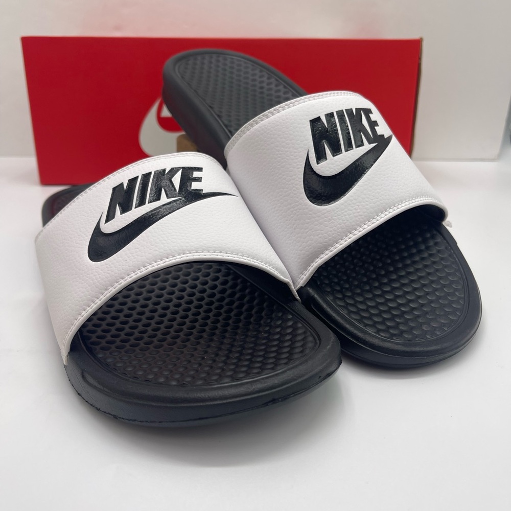 Nike Benassi JDI
Men's Slides Black and White Slides - Picture 4 of 16